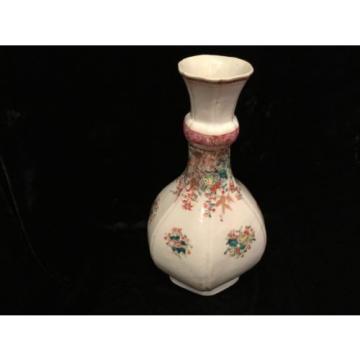 Antique Chinese Qianlong period 18thC 10&#034; Garlic neck fluted porcelain vase