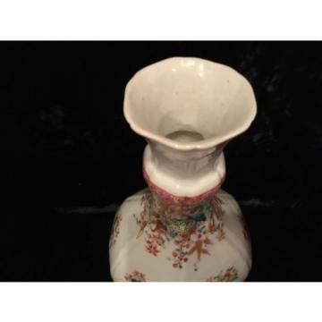 Antique Chinese Qianlong period 18thC 10&#034; Garlic neck fluted porcelain vase