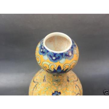 Beautiful Chinese porcelain. Pinch silk flower grain lines garlic bottles