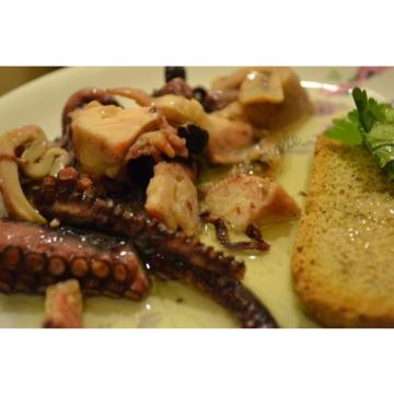 La Gondola Octopus in Olive Oil and Garlic