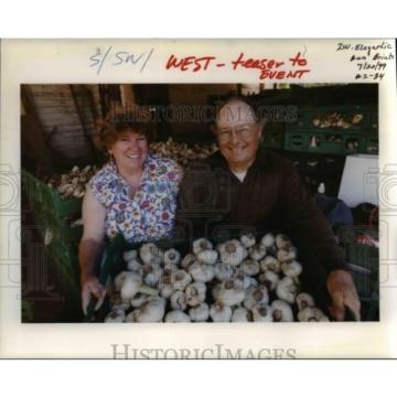 1999 Press Photo As Much Garlic As You Could Want - orb11606