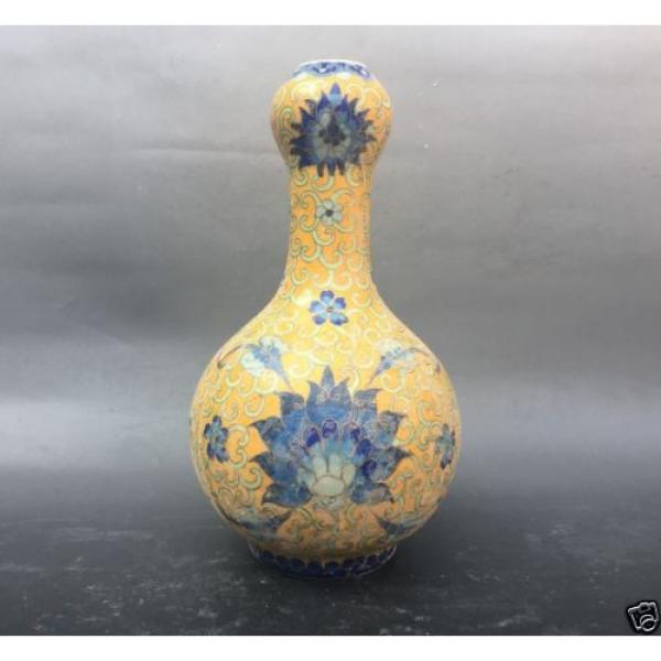 Beautiful Chinese porcelain. Pinch silk flower grain lines garlic bottles #1 image
