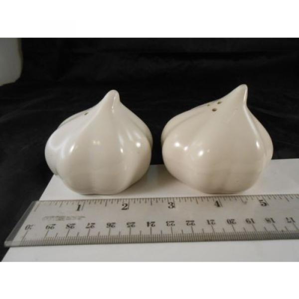SALT &amp; PEPPER SET WHITE GARLIC CLOVE CULINARY COOKING COLLECTABLE UNIQUE QUIRKY #2 image