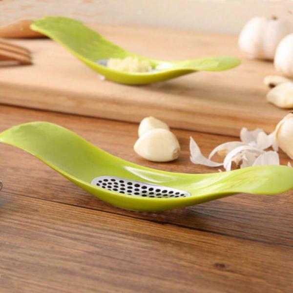 New Garlic Masher Creative Kitchen Tool Arch Shape Random Color #2 image