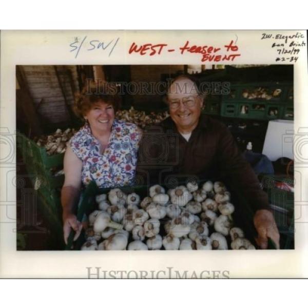 1999 Press Photo As Much Garlic As You Could Want - orb11606 #1 image